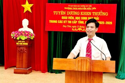 Nhà trường tổ chức hội nghị tuyên dương khen thưởng GV và HS đoạt giải trong các kỳ thi cấp tỉnh