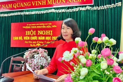 Trường THCS Nguyễn Hữu Tiến tổ chức hội nghị cán bộ viên